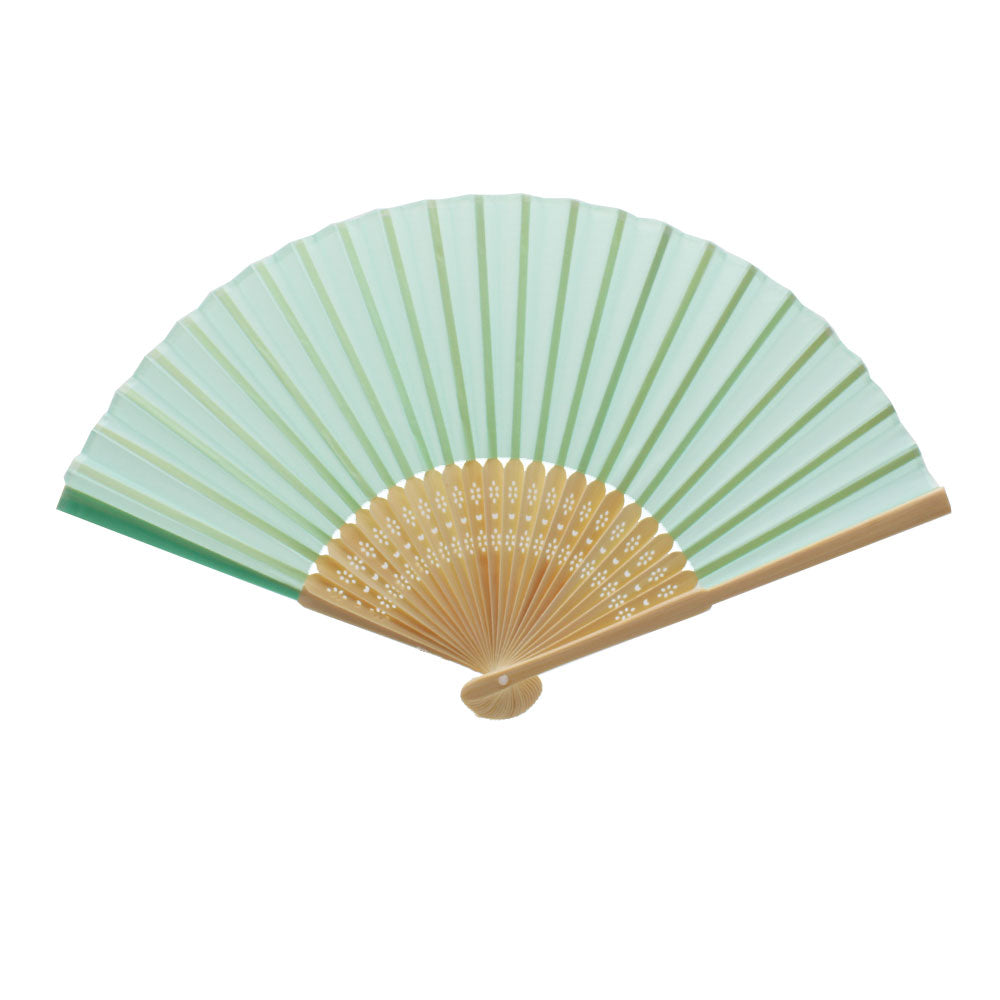 Éventails en tissu vert et bambou