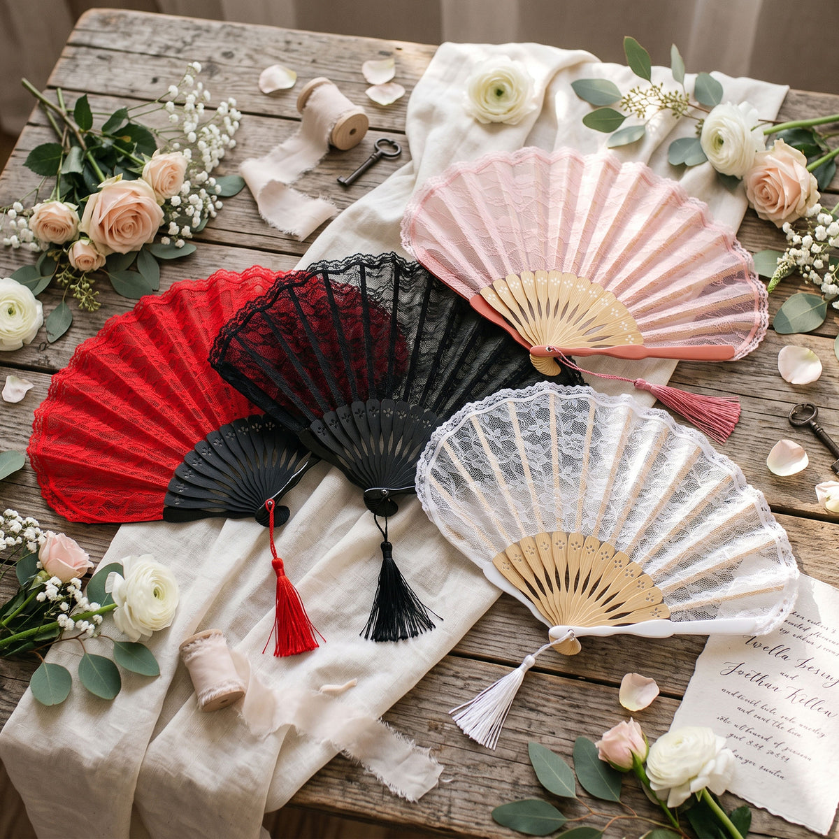 Éventail de mariée coquillage OLILLY en dentelle et bambou avec pochette