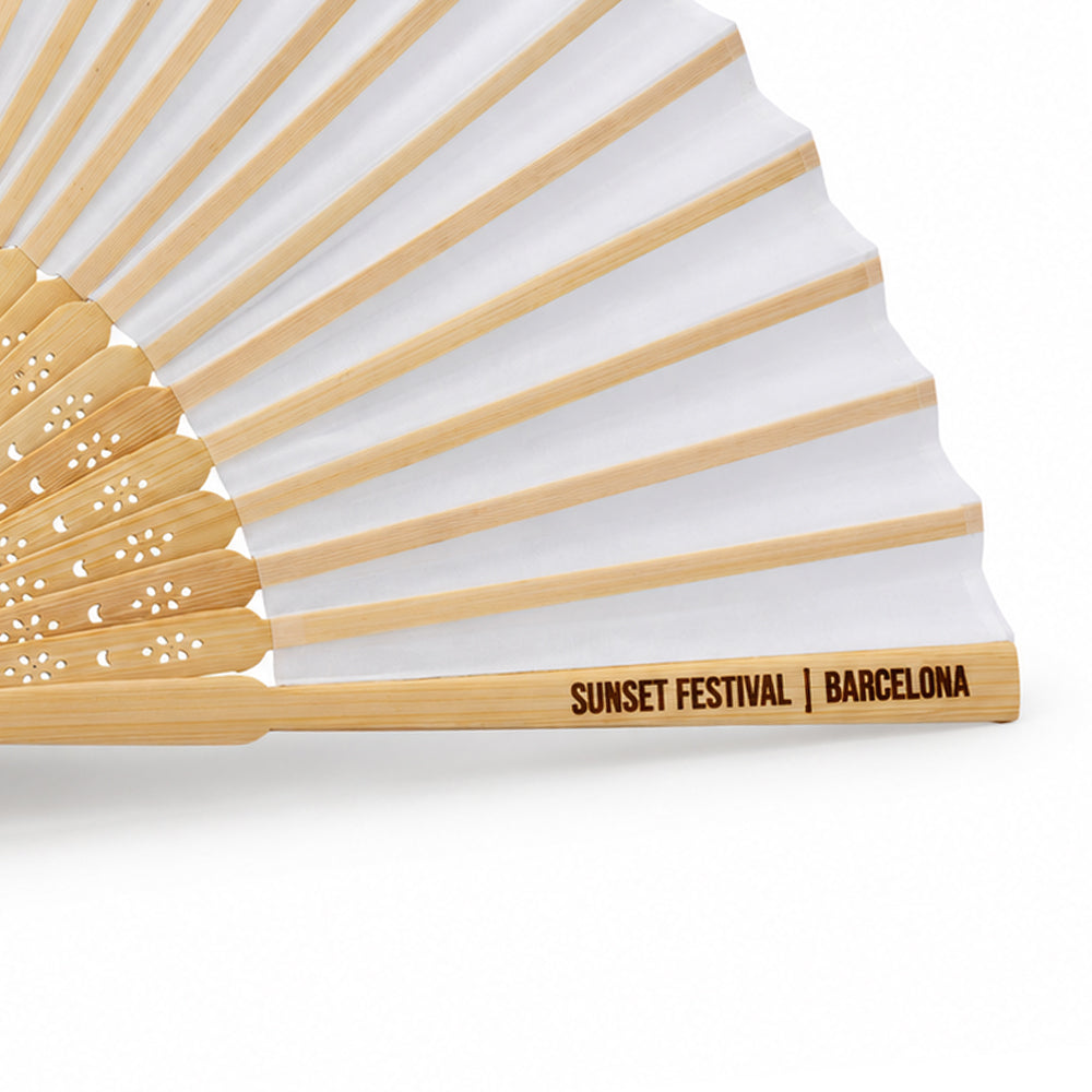 Éventail gravé au nom d'un festival